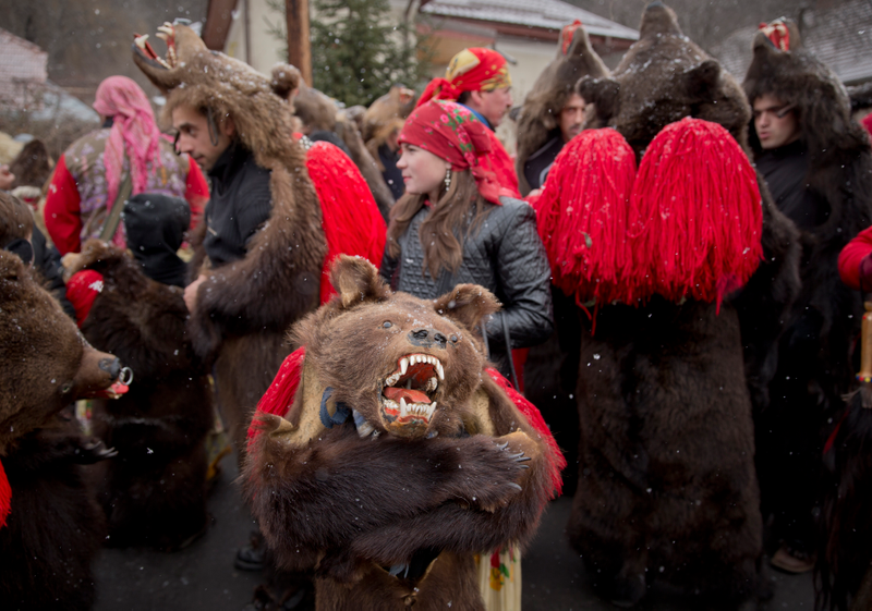 Illustration for article titled 5 Unusual New Year's Eve Traditions and Superstitions